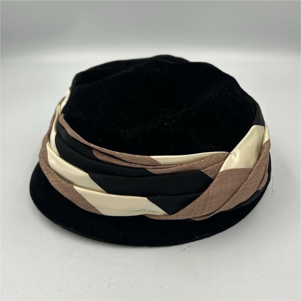 Vintage 1950s Norman Durand women's Original Black Velvet Bucket/Toque Hat.